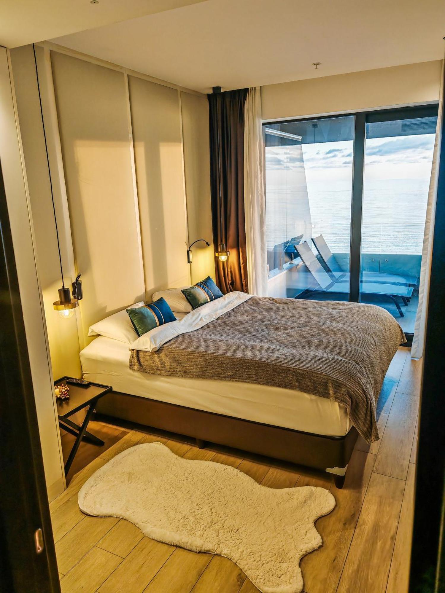 Beachfront Luxury Apartment 부드바 외부 사진