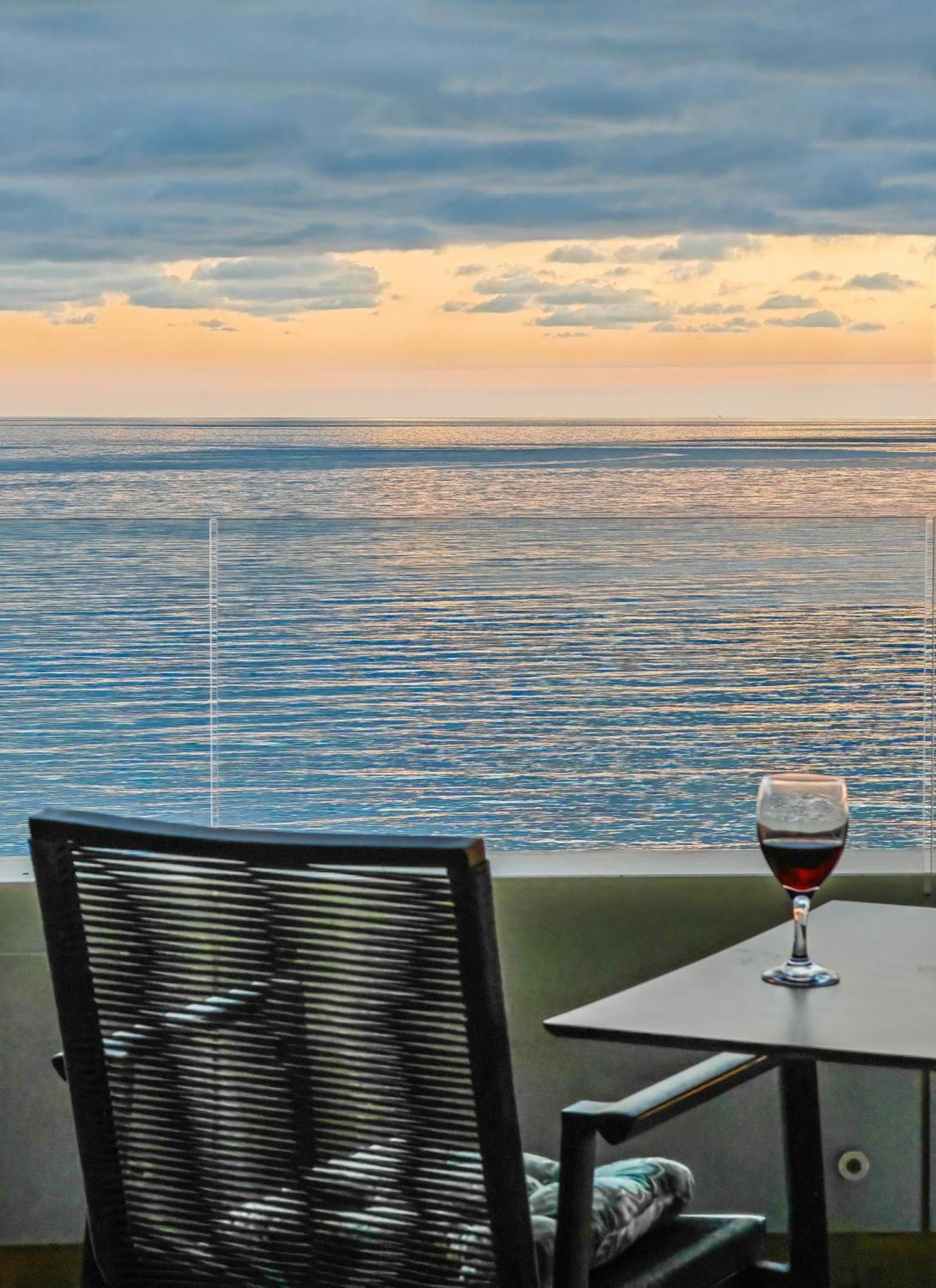 Beachfront Luxury Apartment 부드바 외부 사진